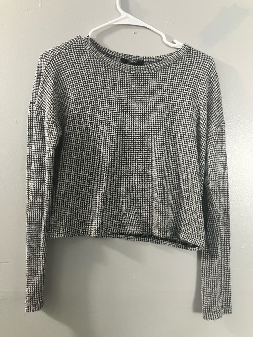 Forever 21 Black and White Knit Top